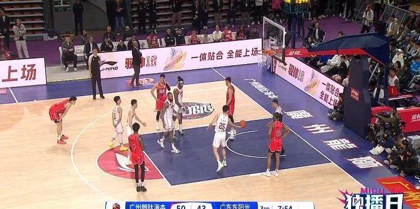 职业篮球比赛的各种战术让人目不暇接  第2张